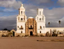 5 Tempat Wisata Imperdible di Tucson, Arizona dengan Sang Penyanyi Linda Ronstadt!