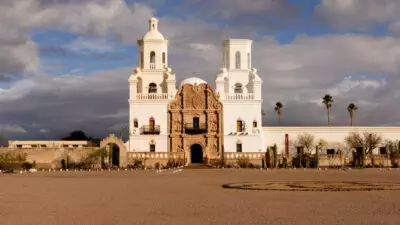 5 Tempat Wisata Imperdible di Tucson, Arizona dengan Sang Penyanyi Linda Ronstadt!