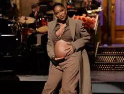 Keke Palmer Berbagi Kebahagiaan dengan Mengungkapkan Bump di Acara Pembukaan ‘Saturday Night Live’