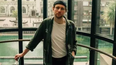 novo amor - Penyanyi dan Musisi Multi-instrumen Novo Amor akan Menggelar Konser di Jakarta pada Maret 2024