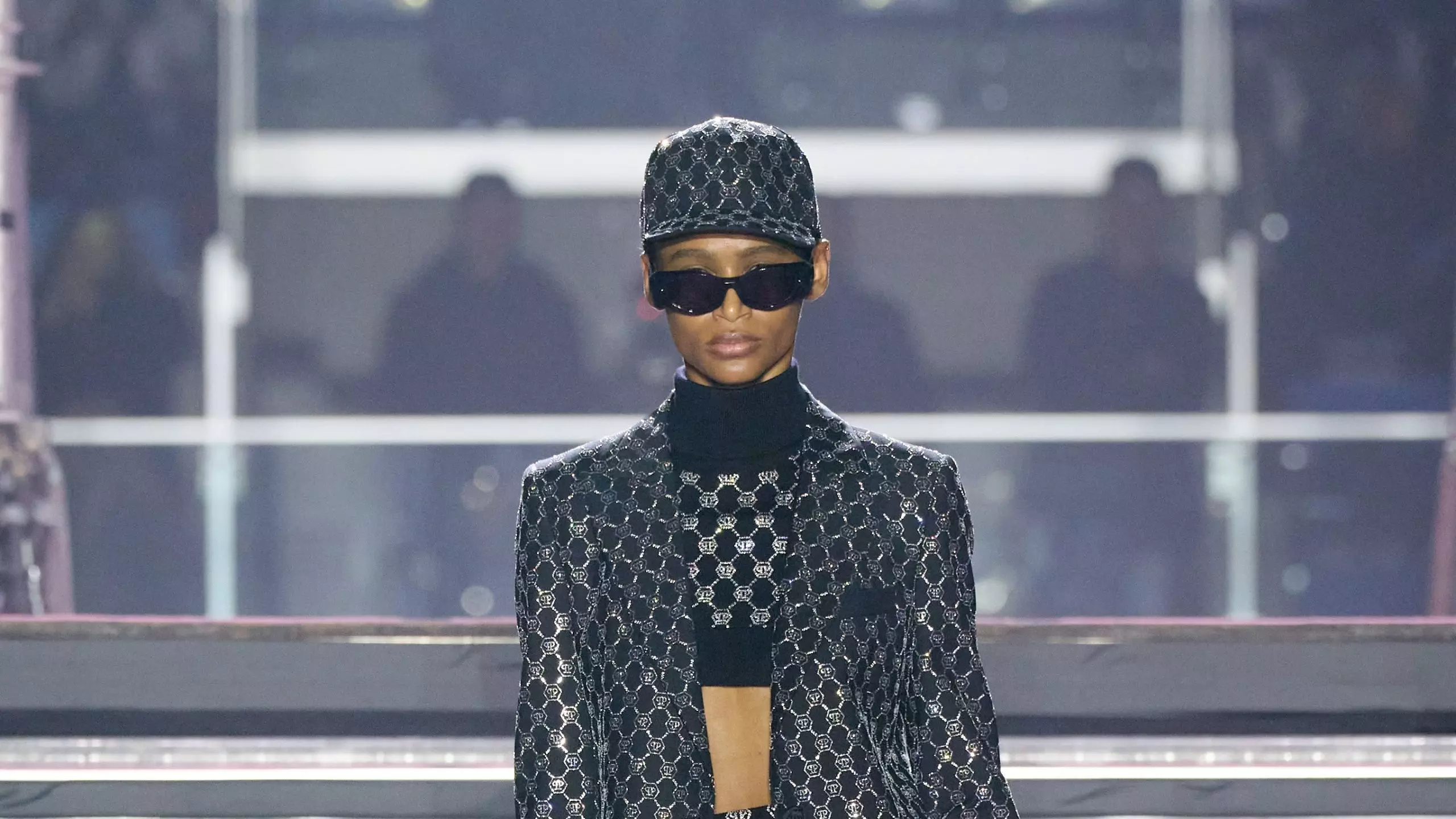 00001 philipp plein fall 2024 ready to wear credit gorunway scaled - Koleksi Siap Pakai Musim Gugur 2024 dari Philipp Plein: Temukan Tren Terbaru!