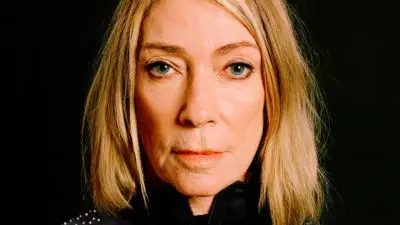 03KIM GORDON bkqm facebookJumbo - Kim Gordon Gencar di 'The Collective': Aksi Terkeren yang Belum Pernah Dilihat Sebelumnya