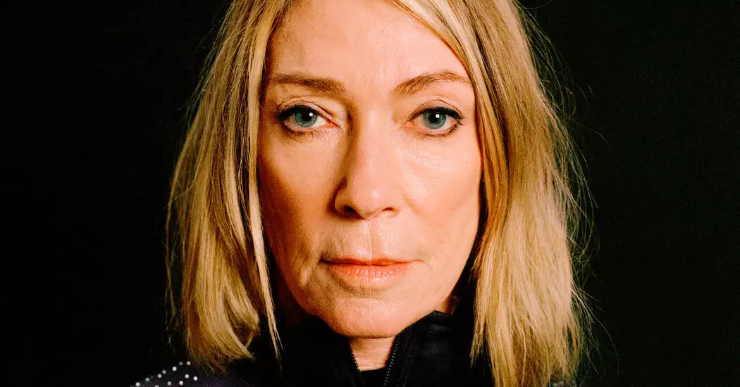 03KIM GORDON bkqm facebookJumbo - Kim Gordon Gencar di 'The Collective': Aksi Terkeren yang Belum Pernah Dilihat Sebelumnya