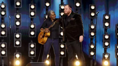 05grammy chapman wzmf facebookJumbo - Tracy Chapman dan Luke Combs Menghadirkan Keajaiban Harmoni bagi Amerika: Berita Terbaru!