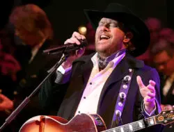 Penyanyi dan Penulis Lagu Country Musik Terkenal, Toby Keith, Meninggal Dunia pada Usia 62 Tahun