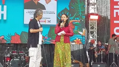 Hadir di Kampanye Ganjar-Mahfud di Solo, Anak Wiji Thukul Tuntut Janji Jokowi untuk Menemukan Sang Ayah