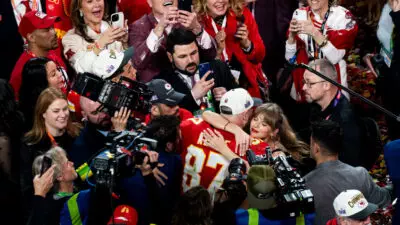 12dc biden swift hkvp facebookJumbo - Ini Dia Kemenangan The Chiefs di Super Bowl dan Kemungkinan Kunjungan Taylor Swift ke Gedung Putih