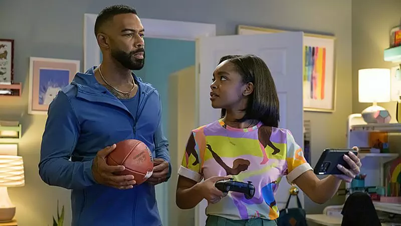 221122153659 02 marsai martin omari hardwick fantasy football - Marsai Martin dan Omari Hardwick Tampil Memukau di 'Fantasy Football' untuk Meraih Kemenangan