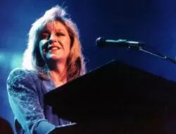 5 Lagu Christine McVie yang Wajib Didengar untuk Menghormatinya – Temukan Lagu-lagu Terbaik dari Christine McVie!