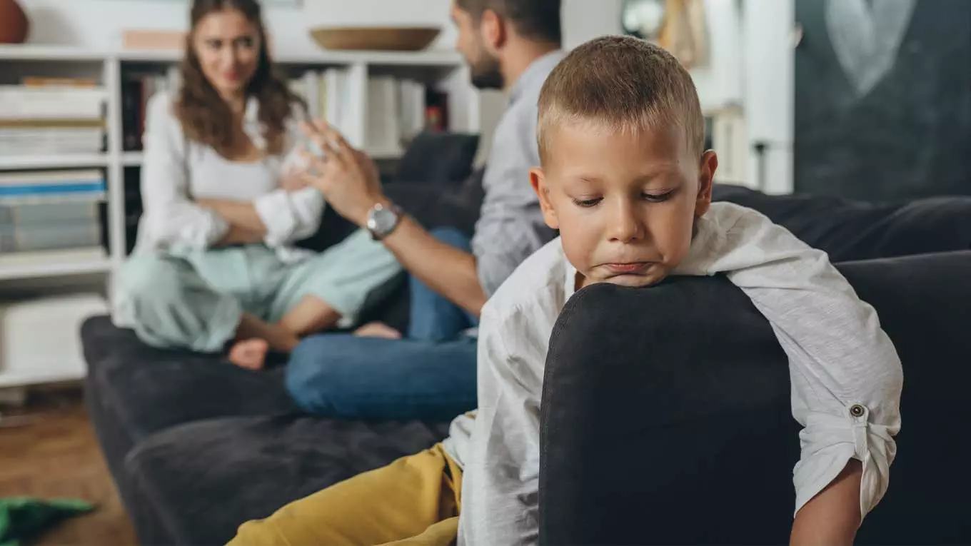 five sure fire ways screw up your kids divorce - 5 Cara Kecil Orang Tua Merusak Anak Mereka di Tengah Perceraian | Berni Stevens - Tips untuk Melindungi Anak dari Dampak Perceraian