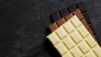 milk chocolate - Pilih Mana yang Lebih Baik: Cokelat Hitam atau Cokelat Susu?