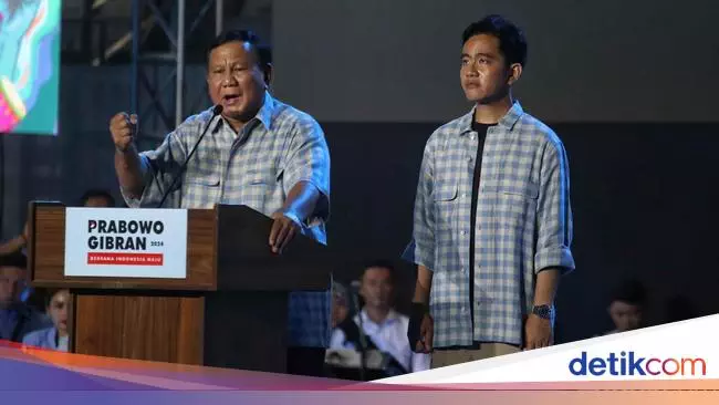 potret istora senayan membiru saat pidato prabowo gibran 4 169 - Menyingkap Fakta Tersembunyi di Balik Poster 'Kabinet Indonesia Emas' Prabowo-Gibran Hoax