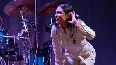 Mengapa Alexandria Ocasio-Cortez Memimpin Festival MadSoul di Florida?