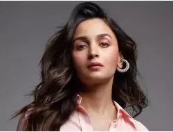 Alia Bhatt Bicara Terbuka tentang Perjuangan Keuangan Ayah, Mahesh Bhatt, dan Perjalanan Karir Unik Ibunya, Soni Razdan | Berita Film Hindi Terbaru