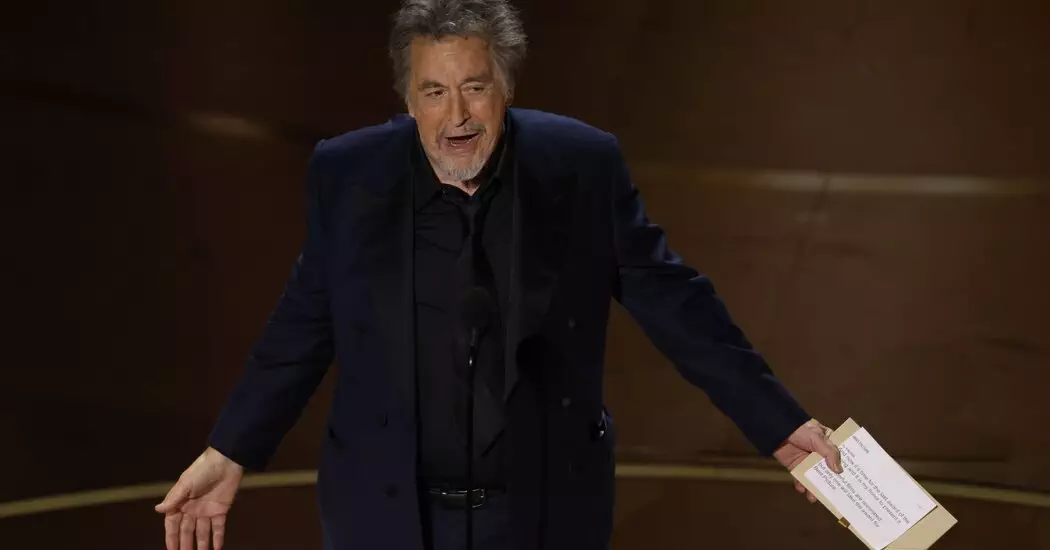 11pacino 1 tlzg facebookJumbo - Alasan Menarik Mengapa Al Pacino Menjelaskan Momen Canggung Oscars Saat Presentasi Pemenang Film Terbaik