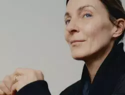 Phoebe Philo Akhirnya Bicara Tentang Kembalinya ke Dunia Fashion: Temui Kabar Terbaru dari Desainer Terkenal Ini!