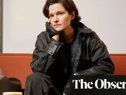 “Adrianne Lenker dari Big Thief: Saya Bersentuhan dengan Dinding – Sudah Terlalu Lama Bertahan dalam Mode Bertahan Hidup” | Big Thief