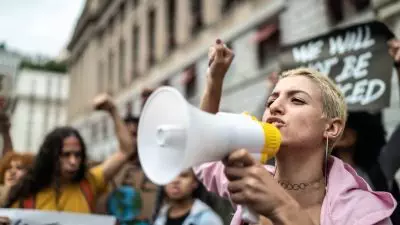 GettyImages 1385769270 1 - Krisis Kesehatan Mental Tidak Mampu Meramalkan Wokeness: Penjelasan Lengkap dan Menarik