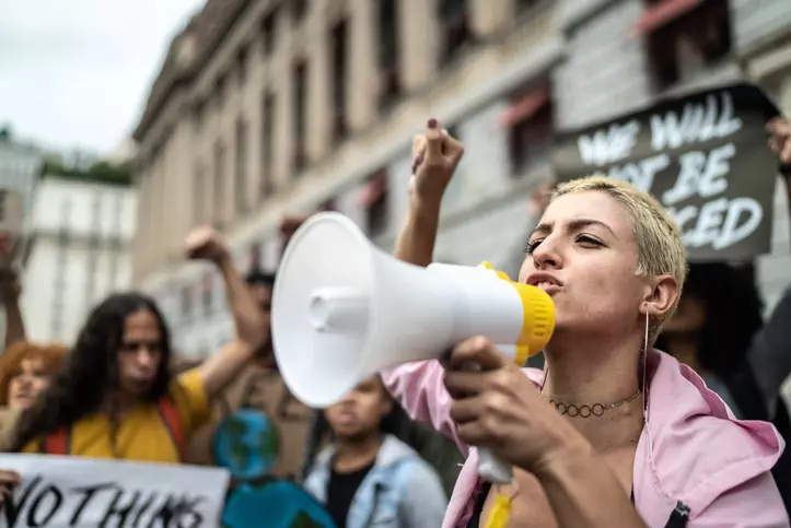 GettyImages 1385769270 1 - Krisis Kesehatan Mental Tidak Mampu Meramalkan Wokeness: Penjelasan Lengkap dan Menarik