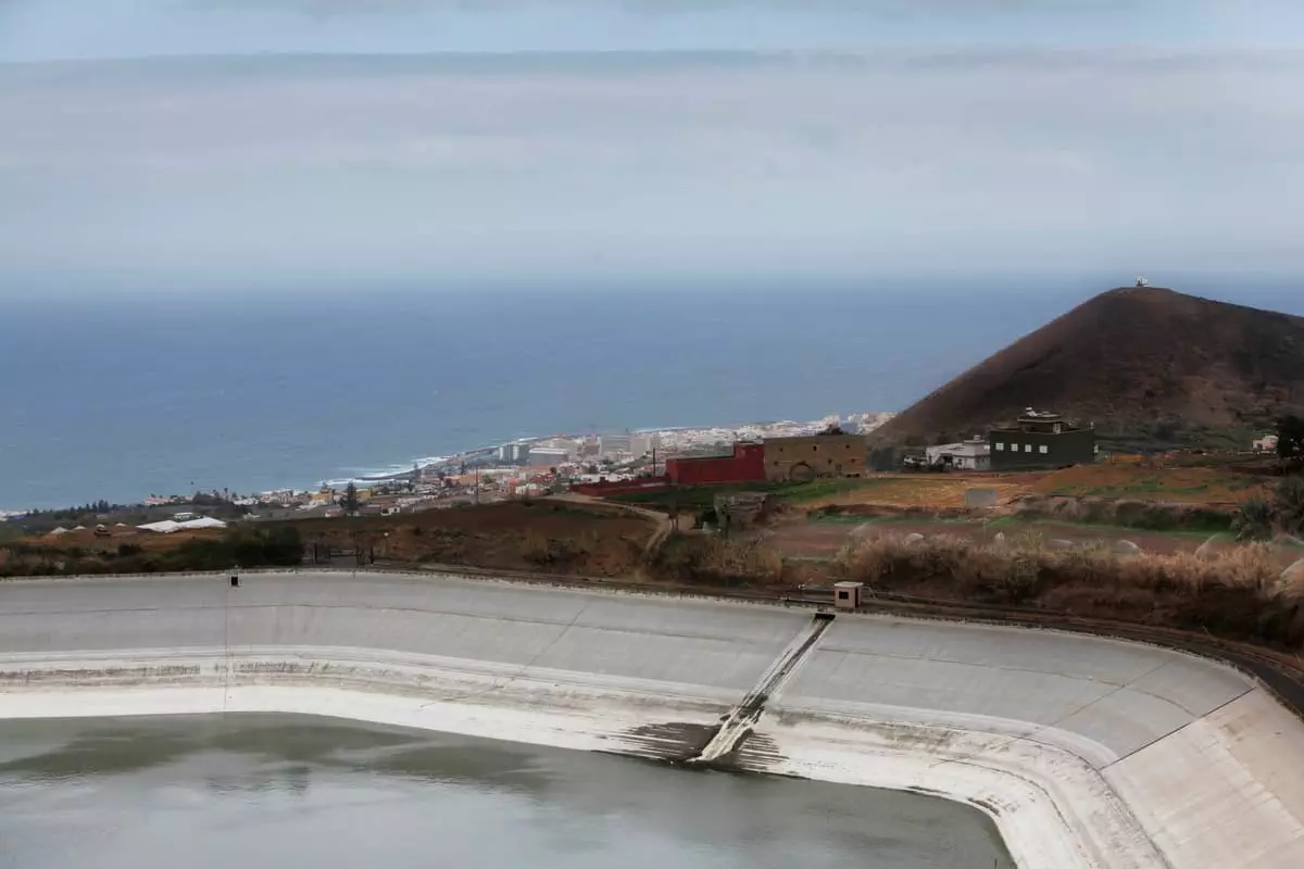 GettyImages 140920345.jpg - Peringatan Penting Liburan di Tenerife: Darurat Air Tapi Jangan Panik!