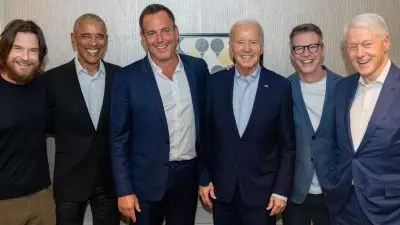 NO TIES 01 kpgv facebookJumbo - Rapat Tiga Tokoh: Biden, Obama, dan Clinton Bersatu Tanpa Dasi, Meningkatkan Dana Kampanye Bersama