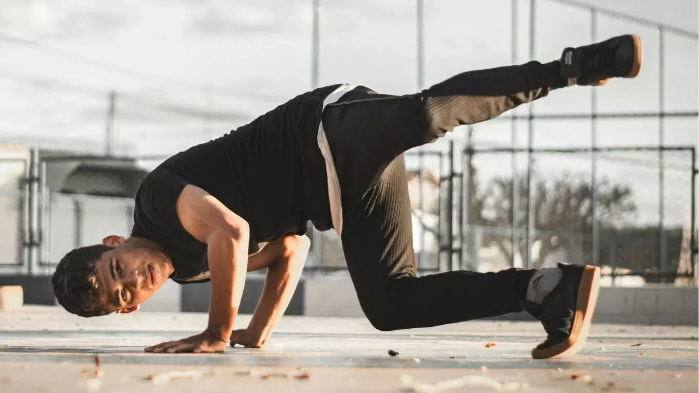 dad responds after his daughter accuses him of abandoning his family to become a breakdancer - Pertarungan Emosional! Ayah Membela Diri Setelah Anaknya Menuduhnya Tinggalkan Keluarga untuk Menjadi Breakdancer Amatir