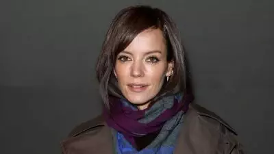 fef233d4c5903168c141446d034a14fba3 lily allen.1x.rsocial.w1200 - Mengapa Lily Allen Mengatakan Anak-Anaknya Membuat Karirnya 'Hancur Total'