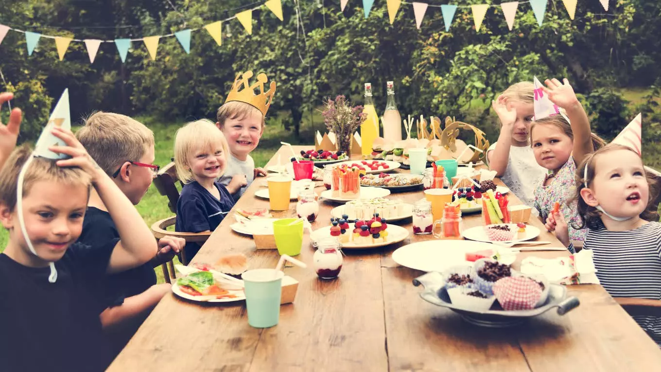 mom refuses to throw yearly birthday parties for her daughter - Mengapa Ibu Memutuskan Untuk Tidak Mengadakan Pesta Ulang Tahun Tahunan Untuk Anak Perempuannya