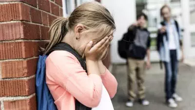 mother presses charges agaisnt daughters school bully - Ibu Melaporkan Seorang Anak Laki-laki yang Menyentuh Anak Perempuannya di Sekolah