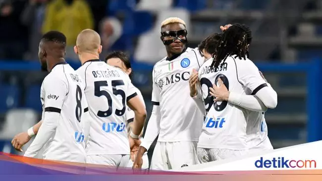 napoli victor osimhen liga italia serie a 169 - Pesta Gol 6-1 Il Partenopei, Osimhen Cetak Hat-trick dalam Kemenangan Spektakuler