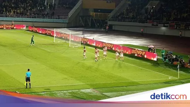 persis solo menghadapi barito putera di stadion manahan solo sabtu 932024 169 - Hasil Imbang 1-1 di Babak Pertama Persis Solo Vs Barito Putera: Analisis dan Highlight Pertandingan