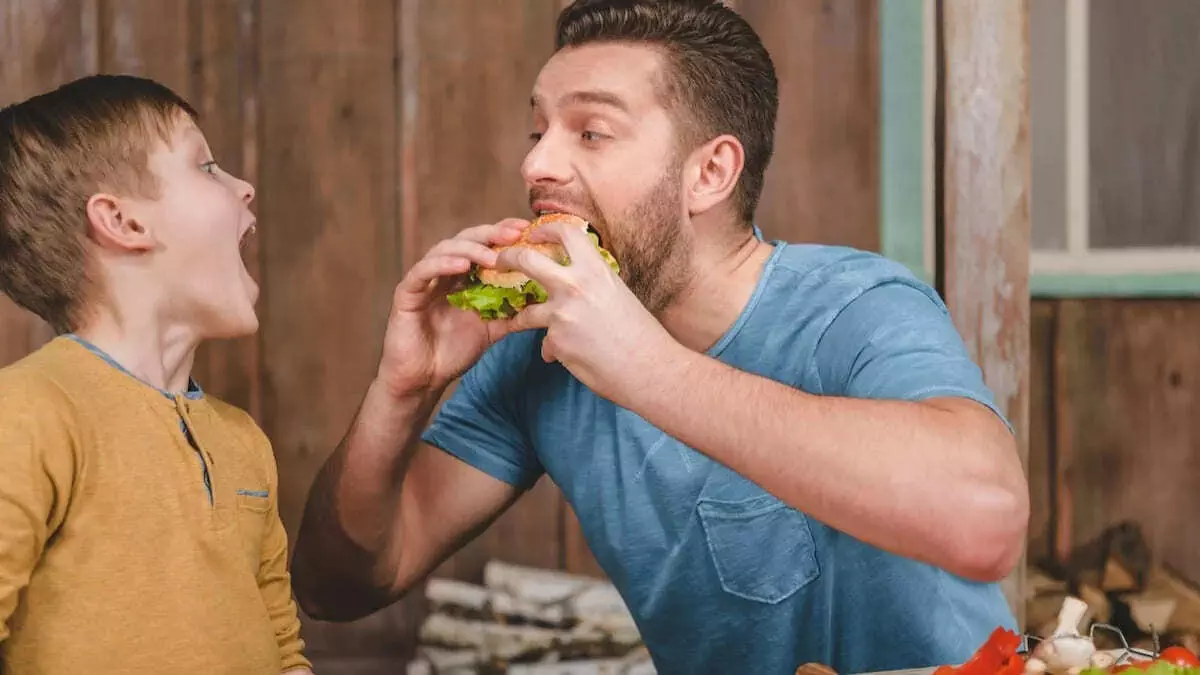 the father of family - Ini Dia Kisah Menarik Seorang Suami yang Terpaksa Mengikuti Diet Vegan Sang Istri, Sementara Ia Tetap Membuat Rahasia Memberi Anaknya Makanan Daging