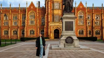 ti sima header queens university belfast war memorial credit atthecuriouspixie - Panduan Liburan di Irlandia Utara: Menjelajahi Keindahan Belfast