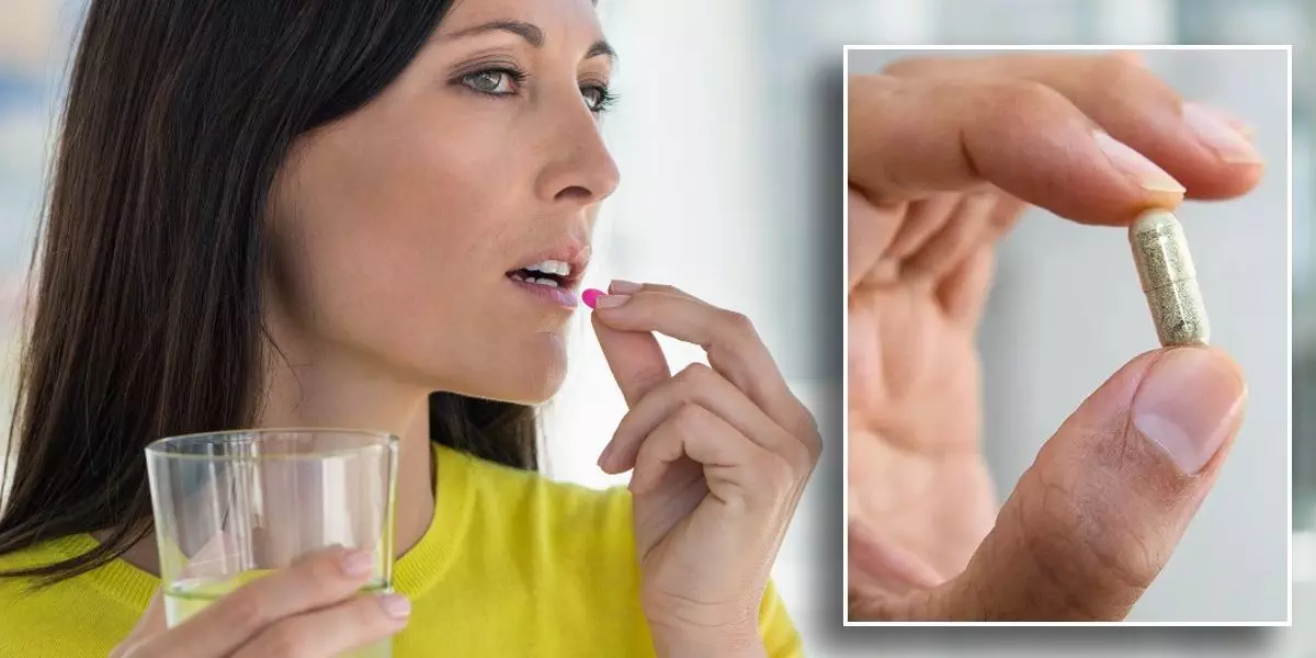 woman taking pill and man holding supplement - Studi: Multivitamin Mencegah Kehilangan Memori, Fakta atau Mitos?