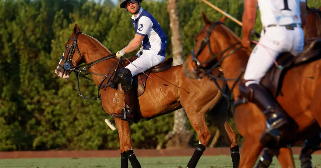 14palmbeach polo 01 jcgh facebookJumbo - Pangeran Harry Memukul Bola Polo di Depan Kamera Netflix: Pemandangan yang Mengagumkan!