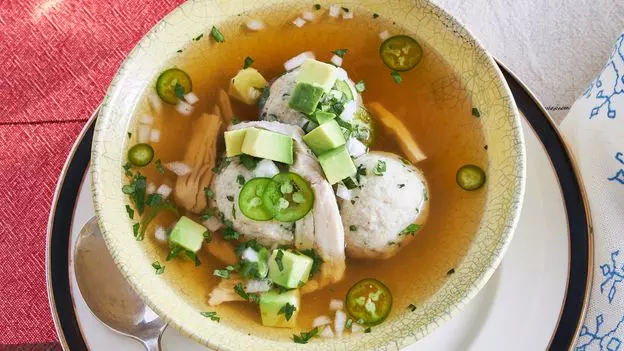 p0hr51zn - Inovasi Terbaru Matzah Ball Soup: Menyegarkan Resep Klasik Yahudi - BBC.com