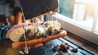 Panduan Rahasia Cheesesteak Terbaik di Philadelphia – BBC.com: Mencicipi Kelezatan Tersembunyi!