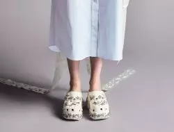 Koleksi Crocs terbaru dari Simone Rocha resmi dirilis hari ini: Pastikan untuk Dapatkan!