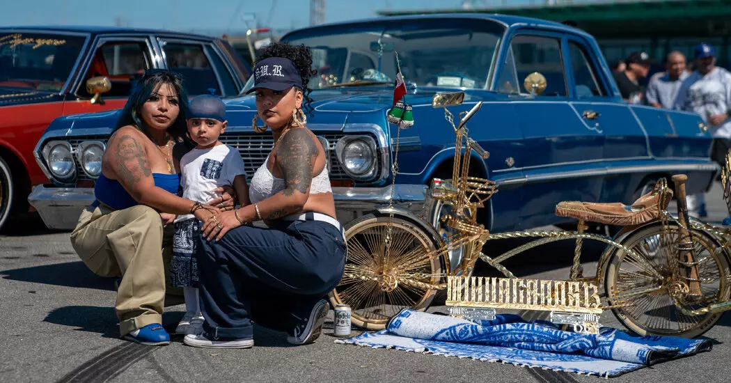 00ny lowriders 06 tplc facebookJumbo - Bagaimana Lowriders Membuat Jejak Berwarna dalam Arena Mobil New York City