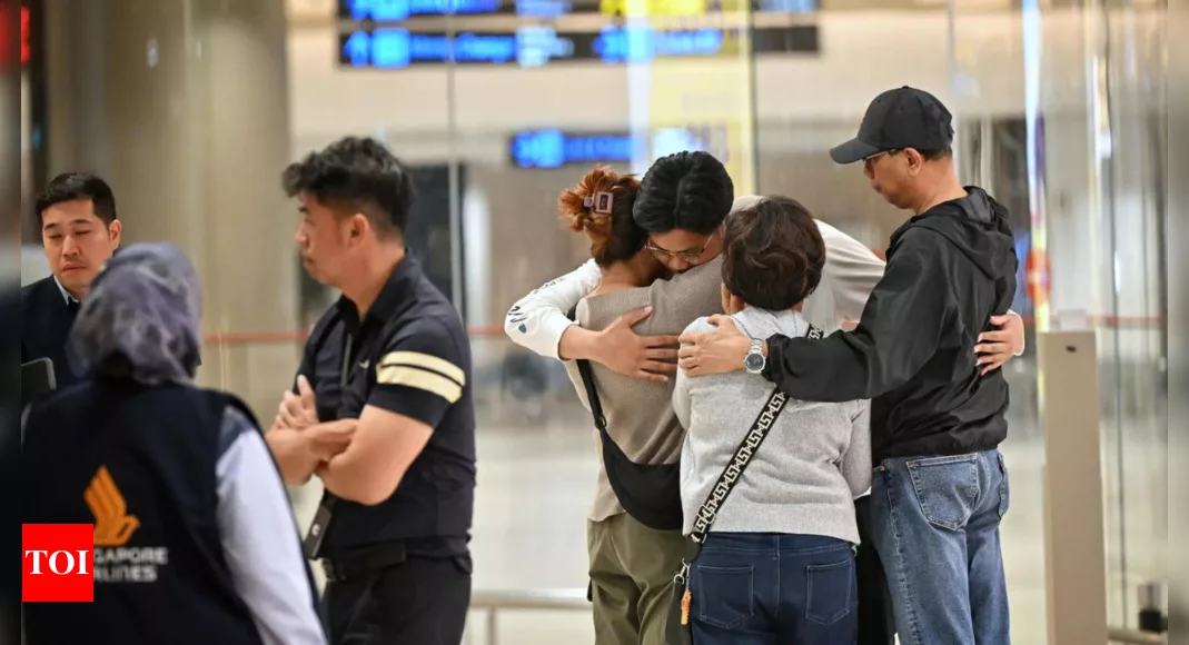 1716737426 photo - Menderita Pencernaan Mental: Penumpang Penerbangan SIA yang Terkena Goncangan Turbulensi Meninggalkan Bekas Trauma Psikologis, Para Pakar Menyarankan