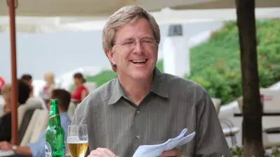 6633af4710dfcda40965e3d2 - Mengapa Pakar Wisata Rick Steves Memilih Terbang di Kelas Ekonomi