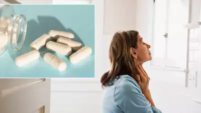 pills woman looking in the mirror - Tips Dokter Kecantikan: Rahasia Satu Pil untuk Menghentikan Penuaan