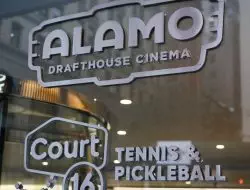 Sony Pictures Mengakuisisi Alamo Drafthouse sebagai Tindakan Penyelamat untuk Rantai Bioskop.