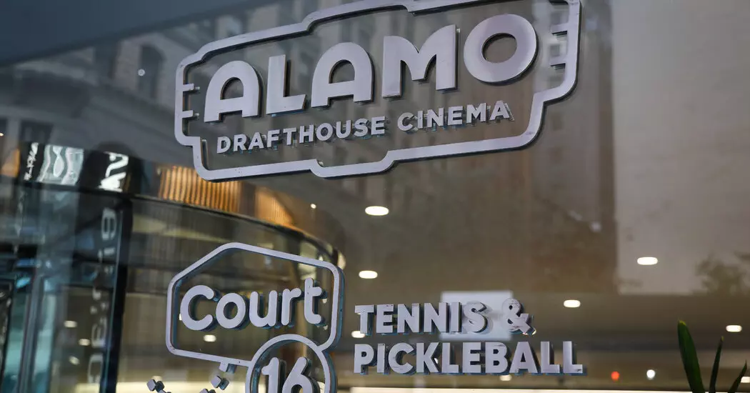 12alamo pbkw facebookJumbo - Sony Pictures Mengakuisisi Alamo Drafthouse sebagai Tindakan Penyelamat untuk Rantai Bioskop.