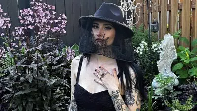 29GOTH GARDENS 01 wbjp facebookJumbo - Mengapa Taman Dapat Juga Bertema Gotik? - Artikel Menarik dari New York Times