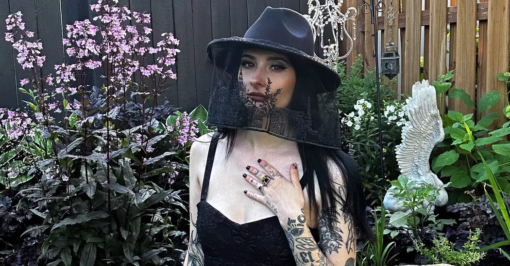 29GOTH GARDENS 01 wbjp facebookJumbo - Mengapa Taman Dapat Juga Bertema Gotik? - Artikel Menarik dari New York Times