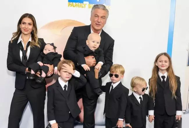 alec baldwin family - Drama Keluarga Alec & Hilaria Baldwin di Reality Show 'The Baldwins' Segera Tayang di TLC