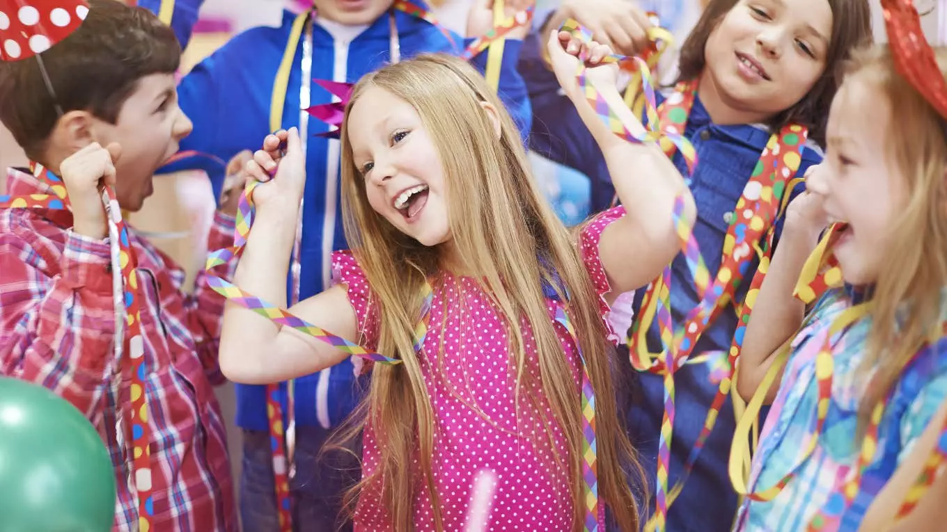 mom invites little girl from daughters birthday via - Mengapa Seorang Ibu Membatalkan Undangan Anak Kecil dari Pesta Ulang Tahun Putrinya Melalui Pesan Teks