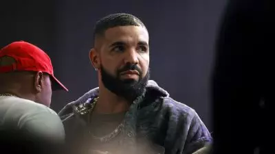 240717 drake al 0756 ea1e3a - Banjir Hebat di Toronto Melanda Mansion Drake dan Mengakibatkan 167.000 Pelanggan Tanpa Listrik