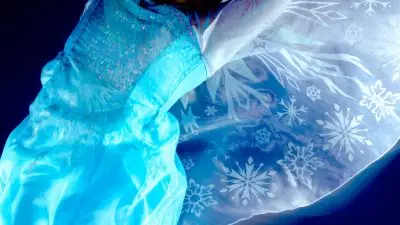 Pesona Gaun Elsa dari Film “Frozen” yang Tak Terbantahkan